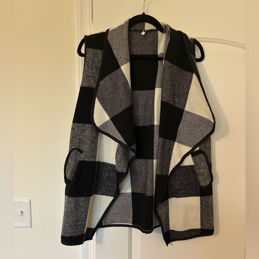 Women’s Buffalo Print Black And White Vest Size Large
